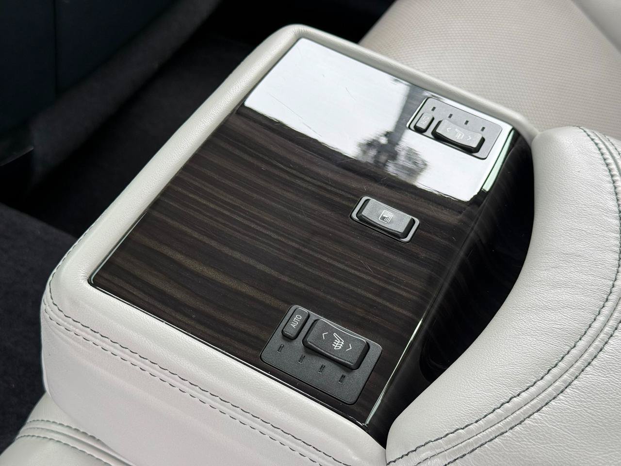 Used 2014 Lexus LS 460 AWD w/ Comfort Package image 33