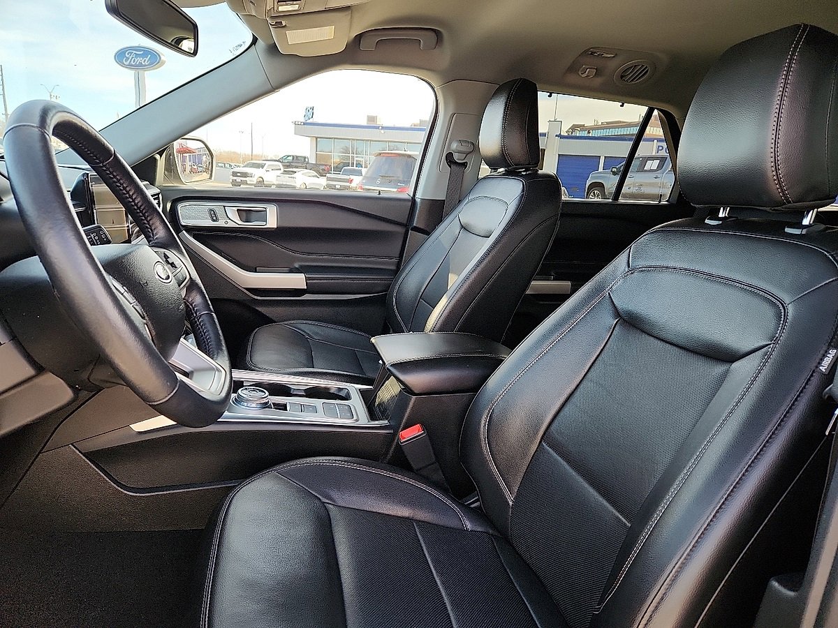 Used 2023 Ford Explorer Limited image 7