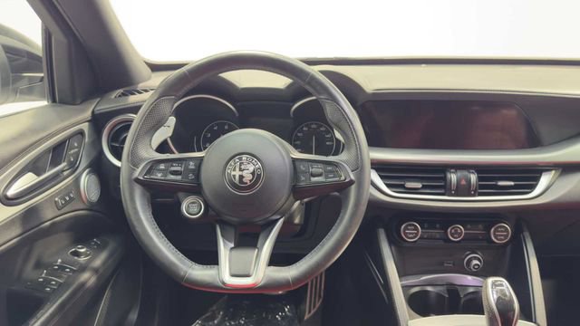 Used 2022 Alfa Romeo Stelvio Veloce AWD/4WD image 21