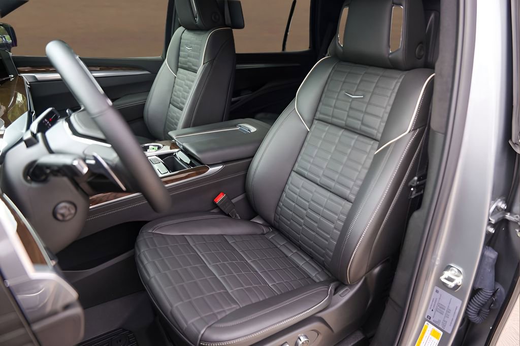 Certified 2026 Cadillac Escalade Platinum Sport w/ LPO, ONYX Package AWD/4WD image 7