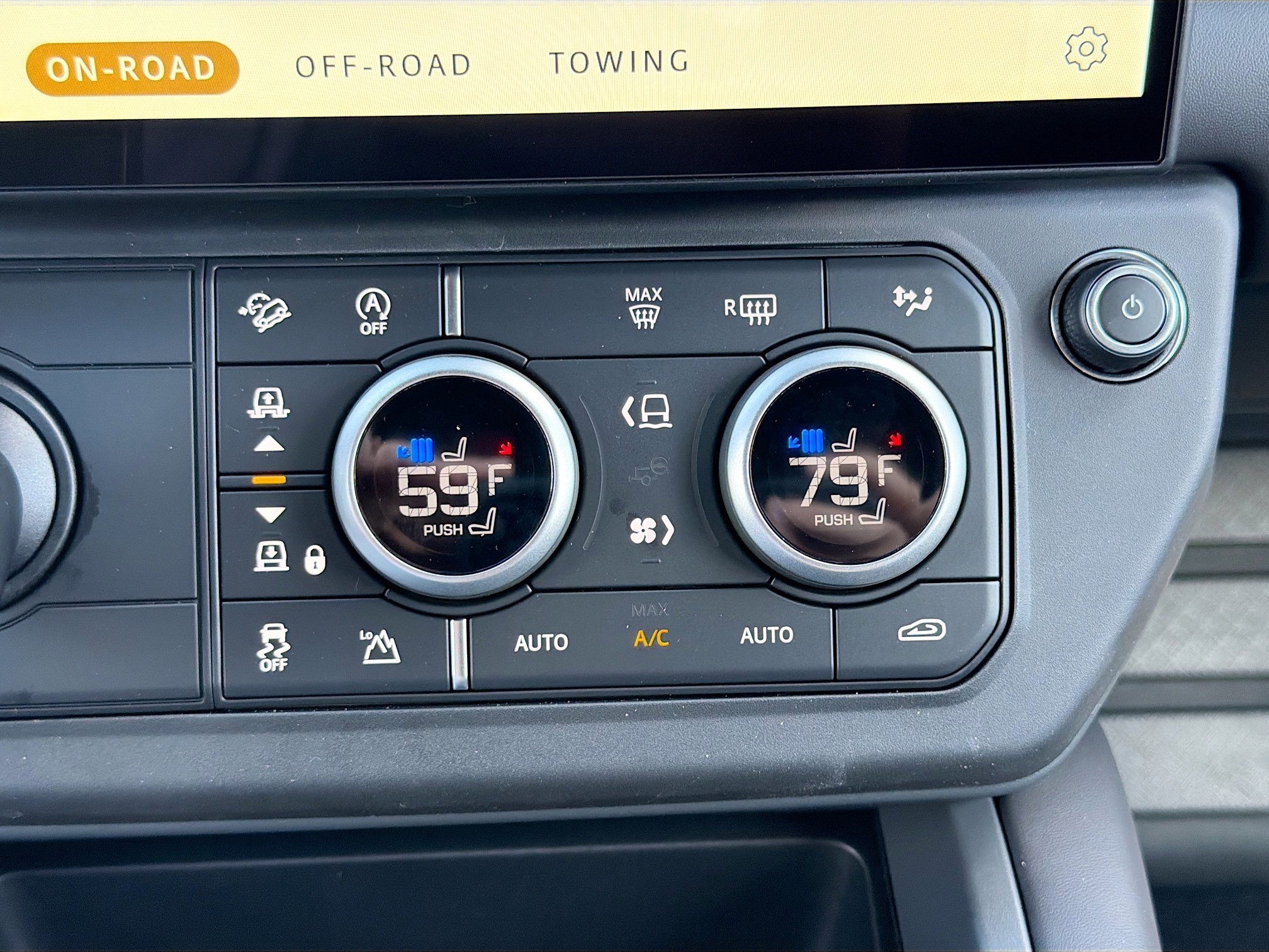 New 2026 Land Rover Defender 110 X-Dynamic SE AWD/4WD image 35
