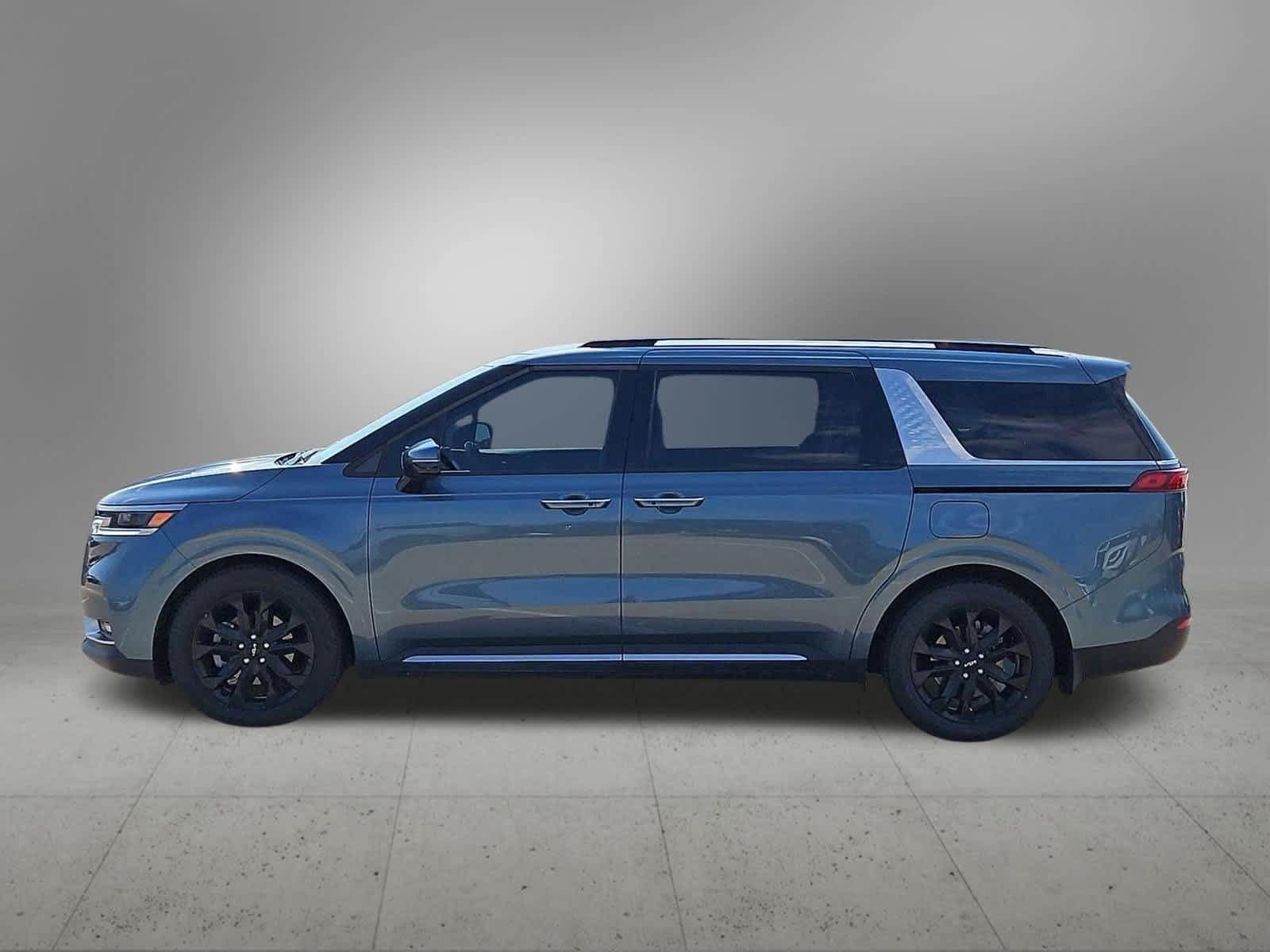 Used 2023 Kia Carnival SX FWD image 3