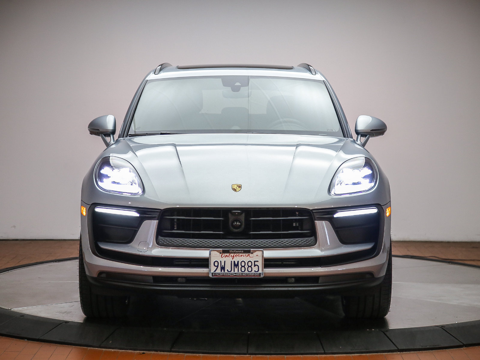Certified 2026 Porsche Macan AWD/4WD image 10