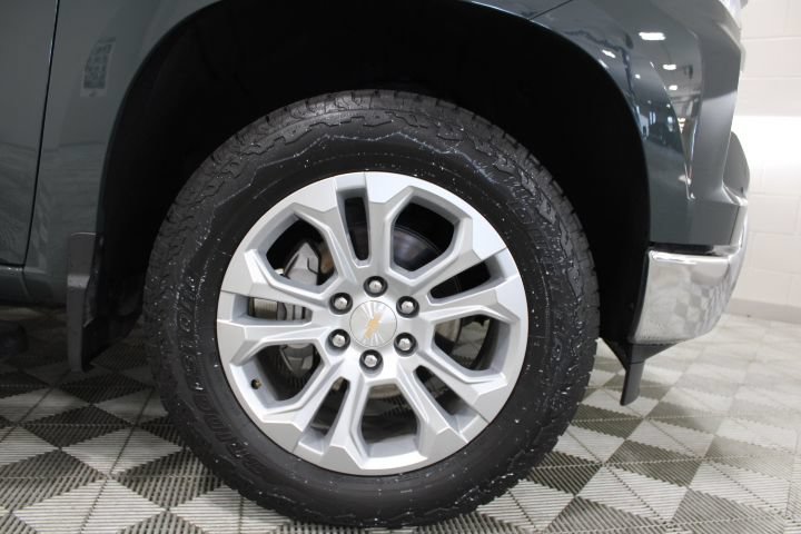 Used 2025 Chevrolet Silverado 1500 LTZ AWD/4WD image 48