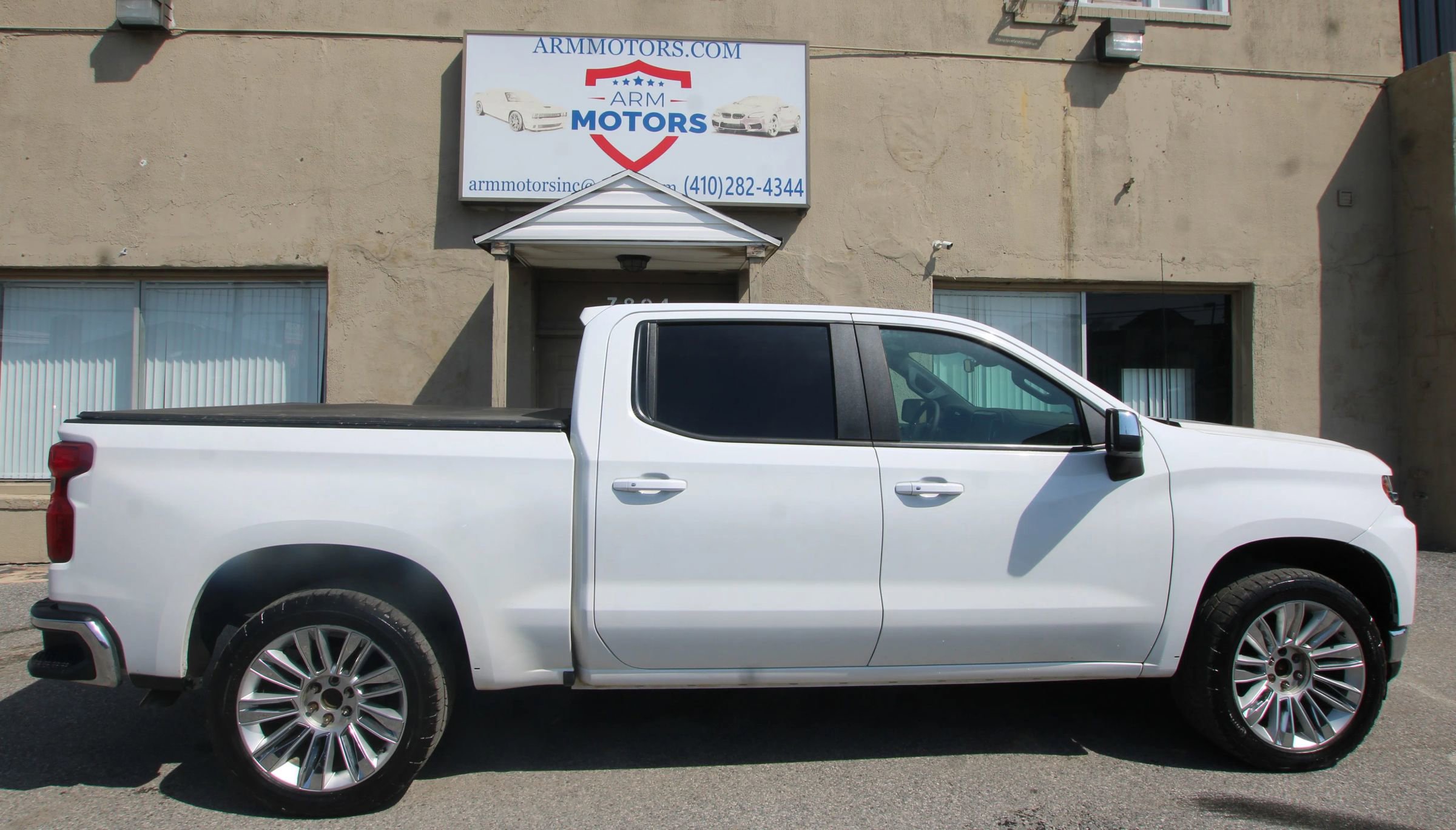 Used 2019 Chevrolet Silverado 1500 LT w/ Convenience Package AWD/4WD image 4