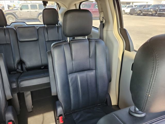 Used 2016 Chrysler Town & Country Touring FWD image 16