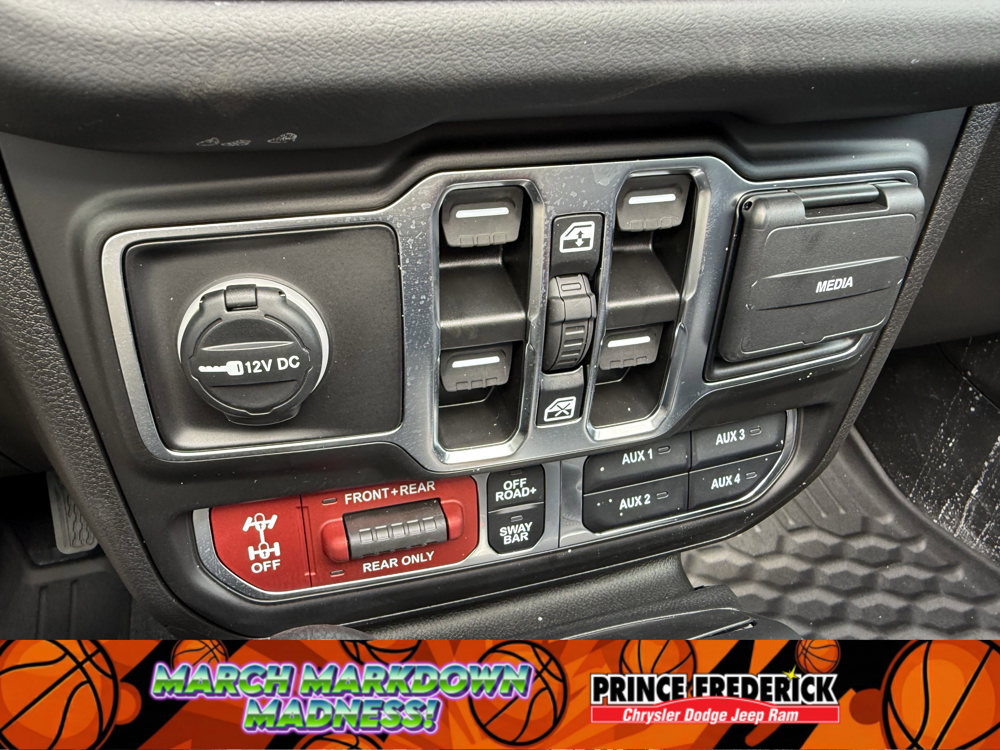 New 2025 Jeep Wrangler Unlimited Rubicon w/ Convenience Group image 28