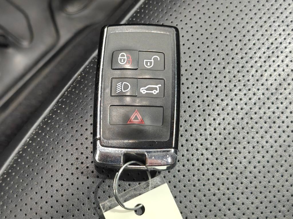 Used 2020 Land Rover Discovery HSE Luxury image 18