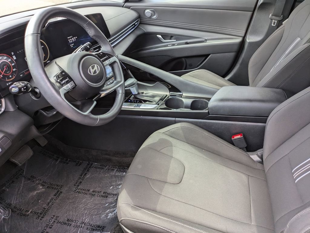 Used 2025 Hyundai Elantra SEL FWD image 23