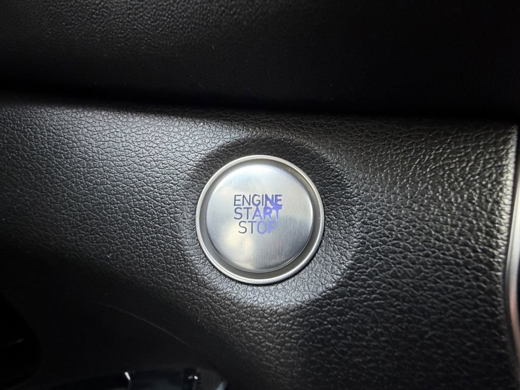 Used 2019 Hyundai Santa Fe SEL image 25