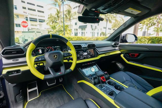 Used 2025 Lamborghini Urus SE image 4