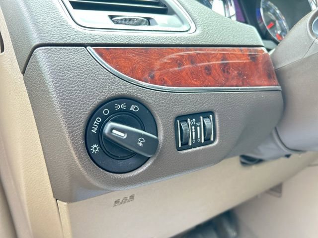 Used 2012 Chrysler Town & Country Limited image 38