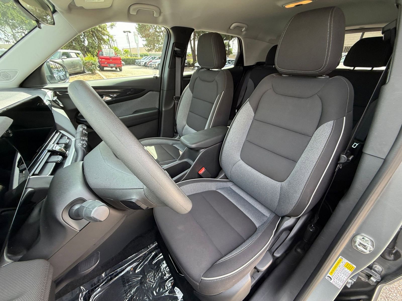 Used 2025 Chevrolet TrailBlazer LT FWD image 33