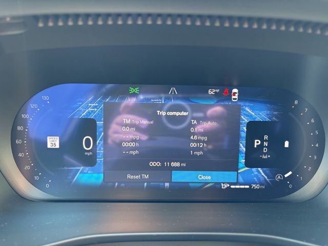 Used 2025 Volvo XC40 B5 Plus AWD/4WD image 27