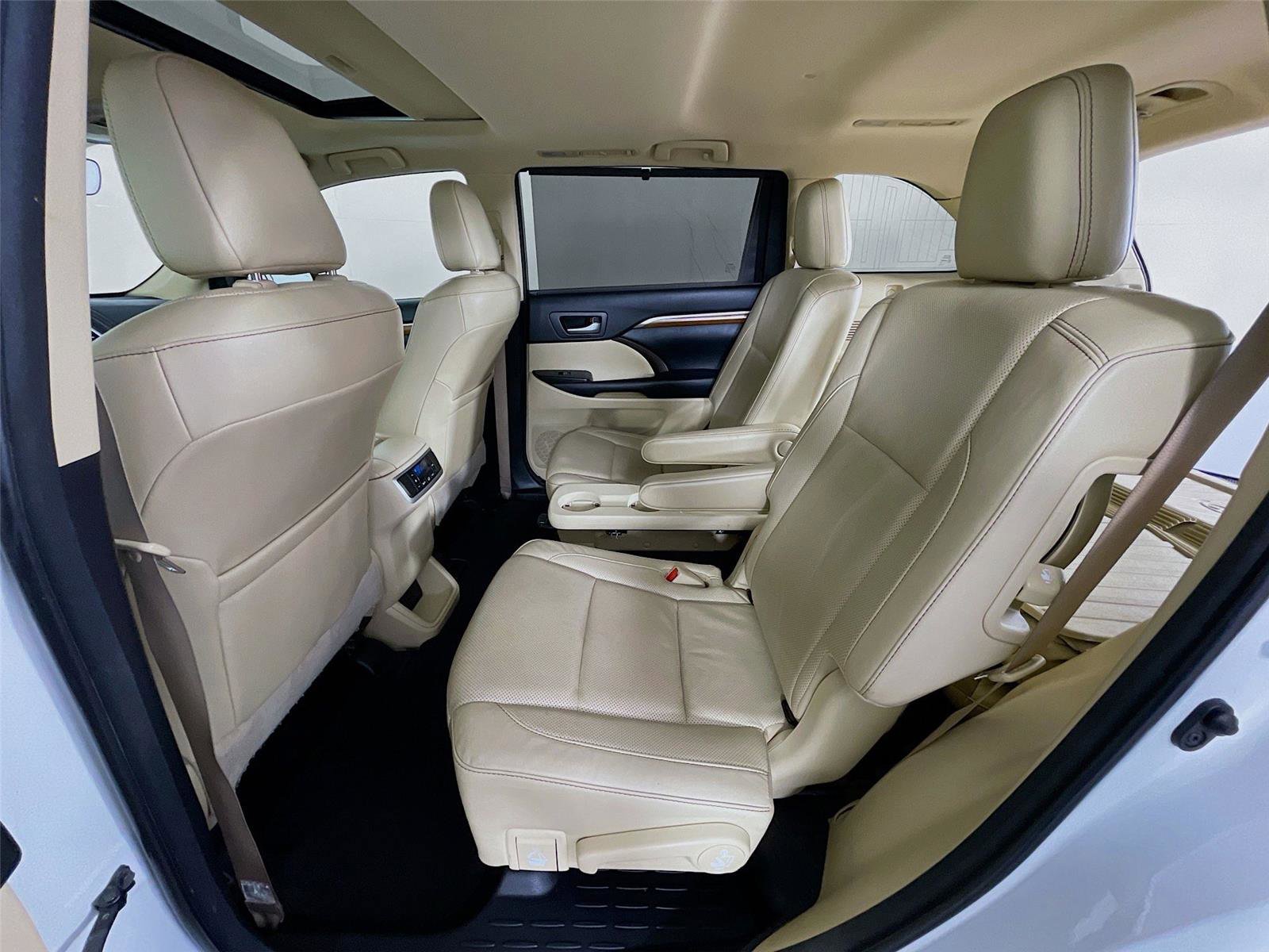 Used 2018 Toyota Highlander Limited FWD image 26