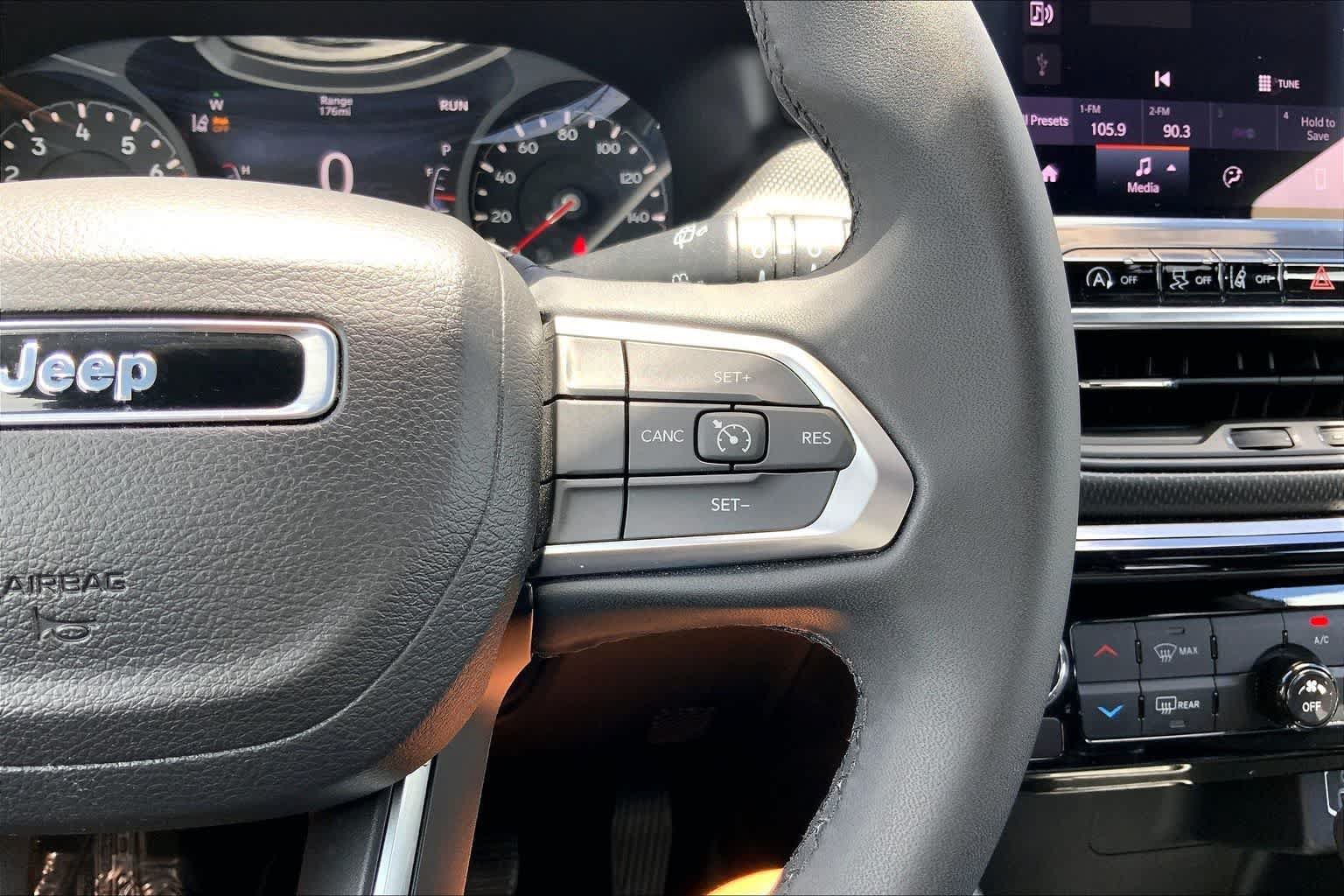 Used 2022 Jeep Compass Latitude FWD image 25