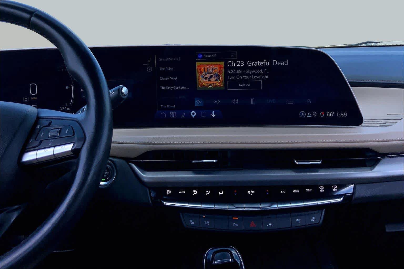 Used 2025 Cadillac XT4 Premium Luxury w/ Technology Package FWD image 7