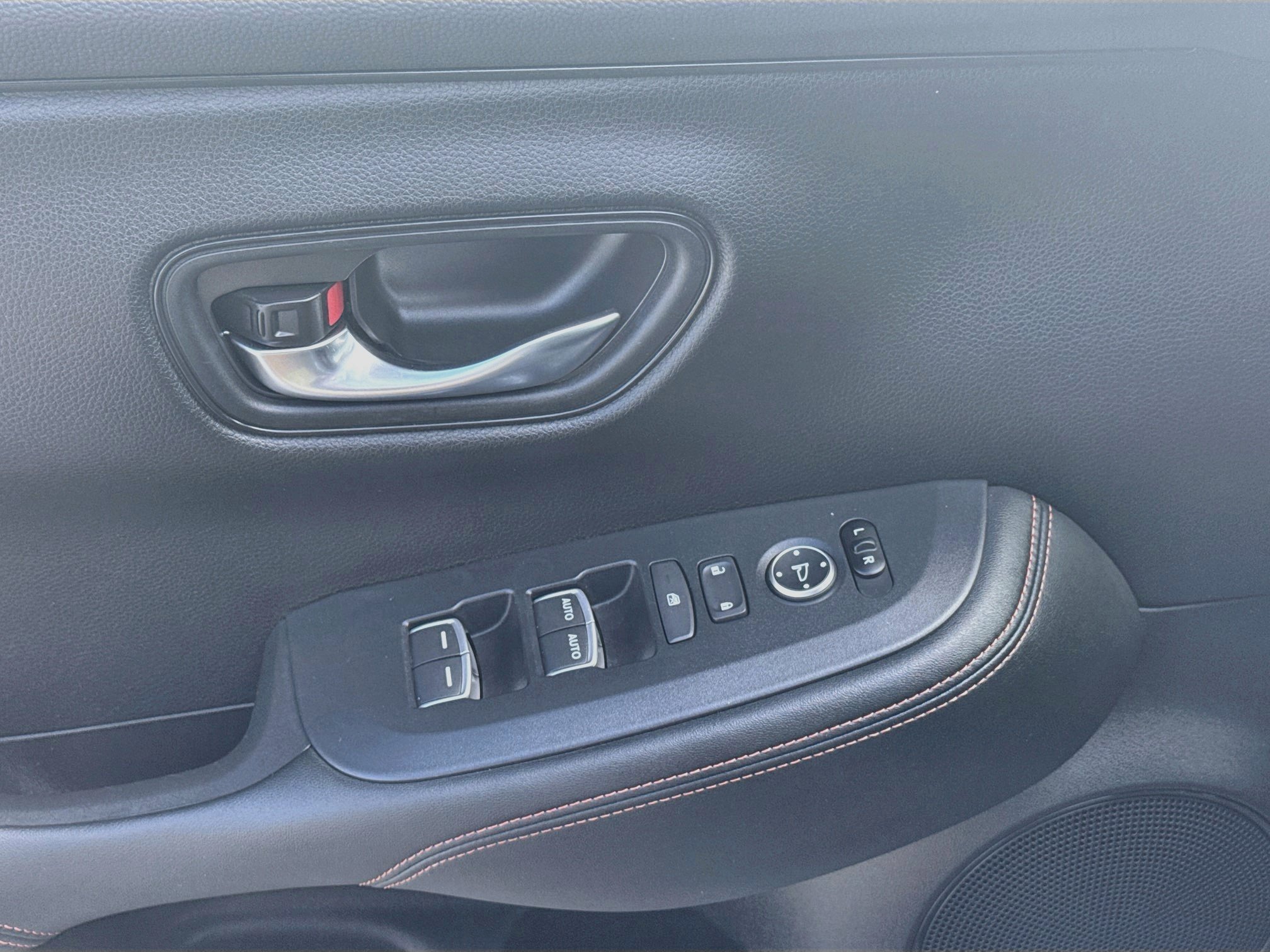 Used 2024 Honda HR-V Sport image 16