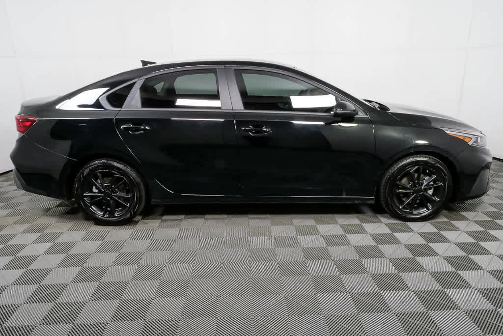 Used 2024 Kia Forte LXS w/ LXS Technology Package FWD image 2