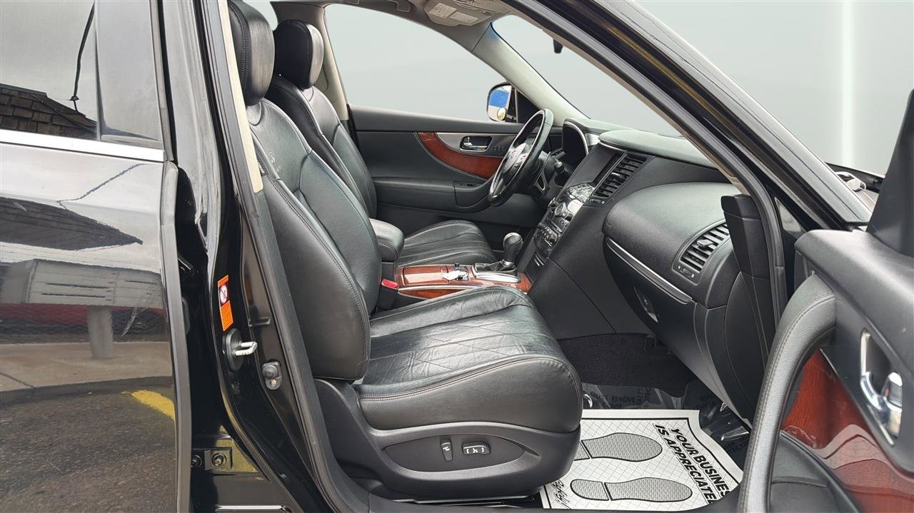 Used 2009 INFINITI FX35 2WD w/ Deluxe Touring Pkg image 13