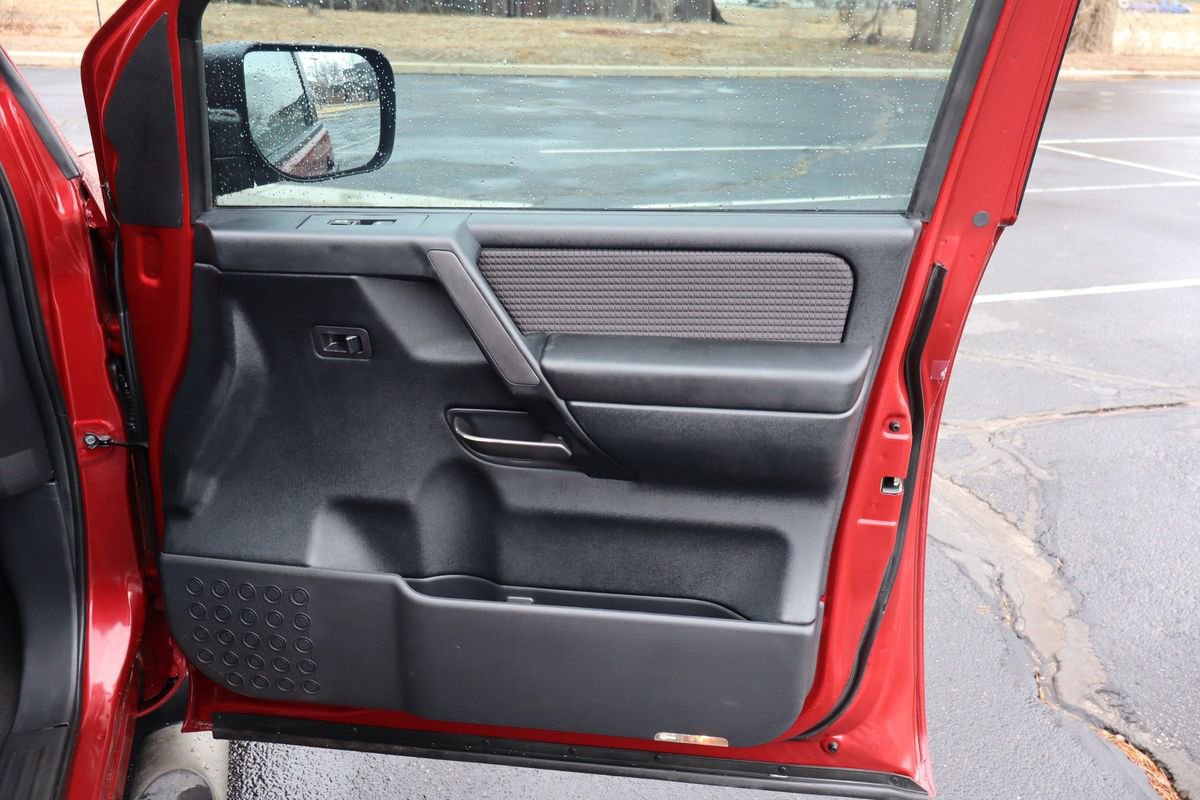 Used 2013 Nissan Titan SV w/ SV Value Truck Pkg image 25