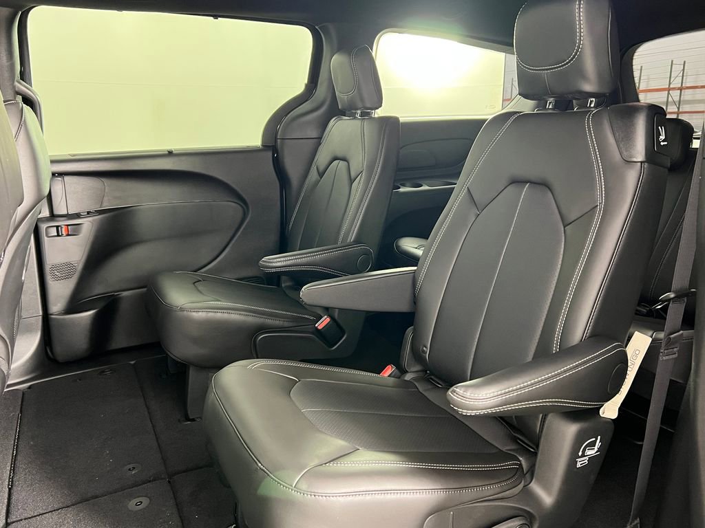New 2026 Chrysler Pacifica Select image 17