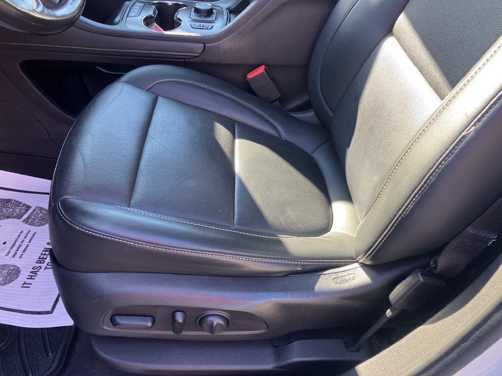 Used 2022 GMC Acadia SLT w/ Elevation Edition AWD/4WD image 17
