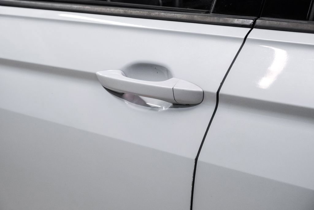 Used 2018 Volkswagen Tiguan S image 34