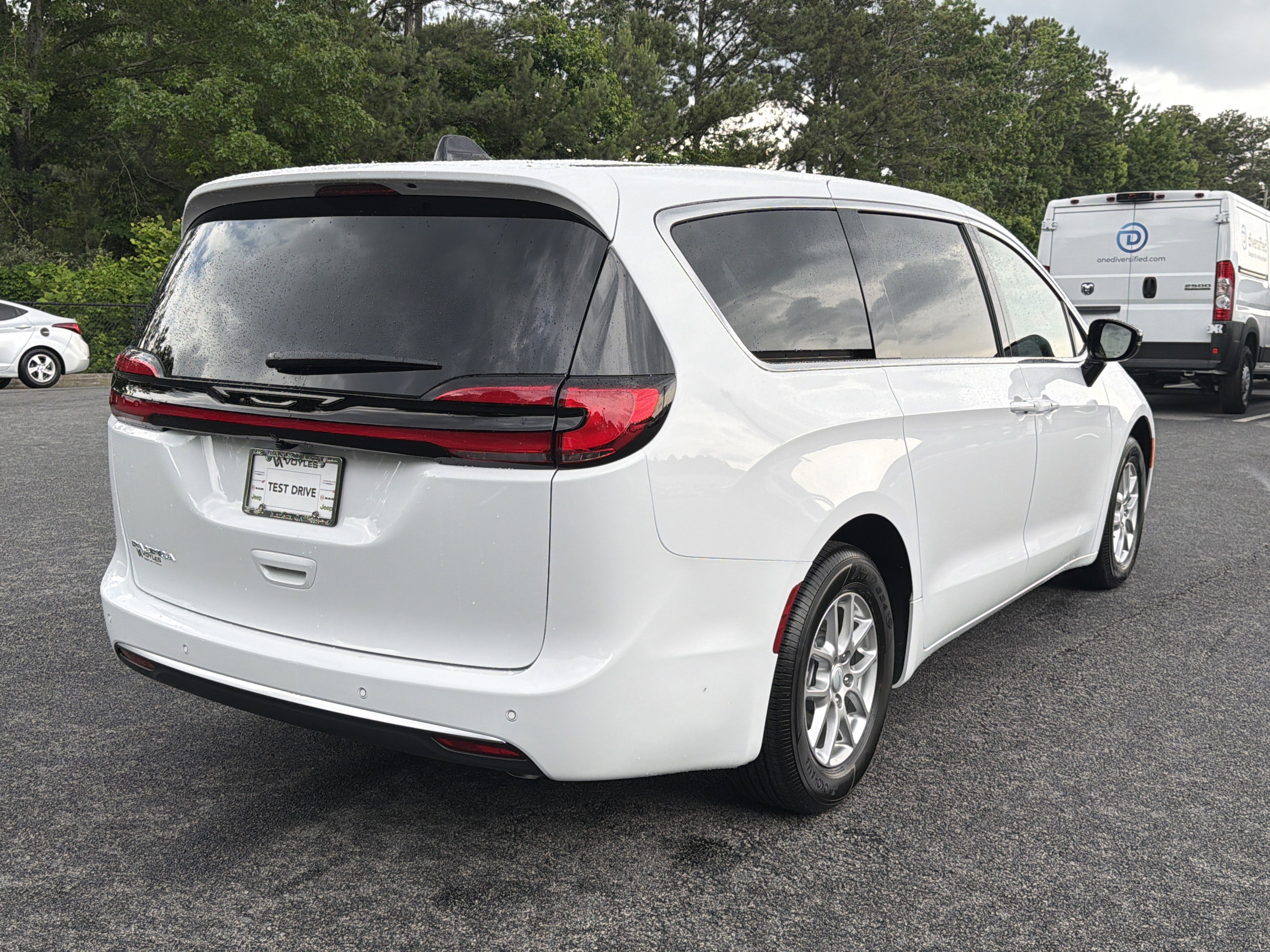 New 2027 Chrysler Pacifica Select FWD image 8