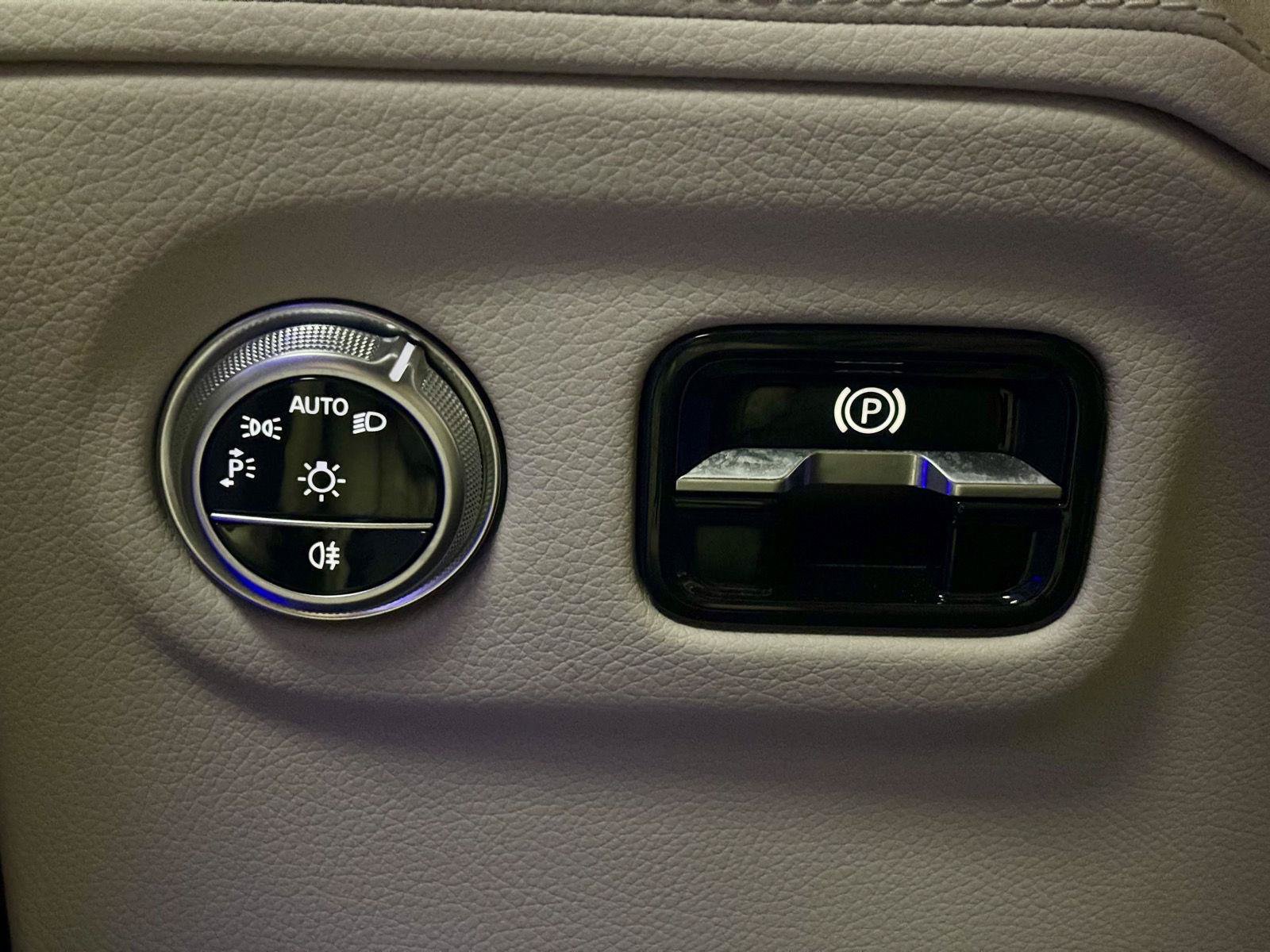 Used 2023 Mercedes-Benz EQS 450+ 4MATIC SUV image 26