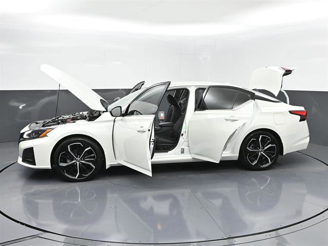 Used 2025 Nissan Altima 2.5 SR image 45