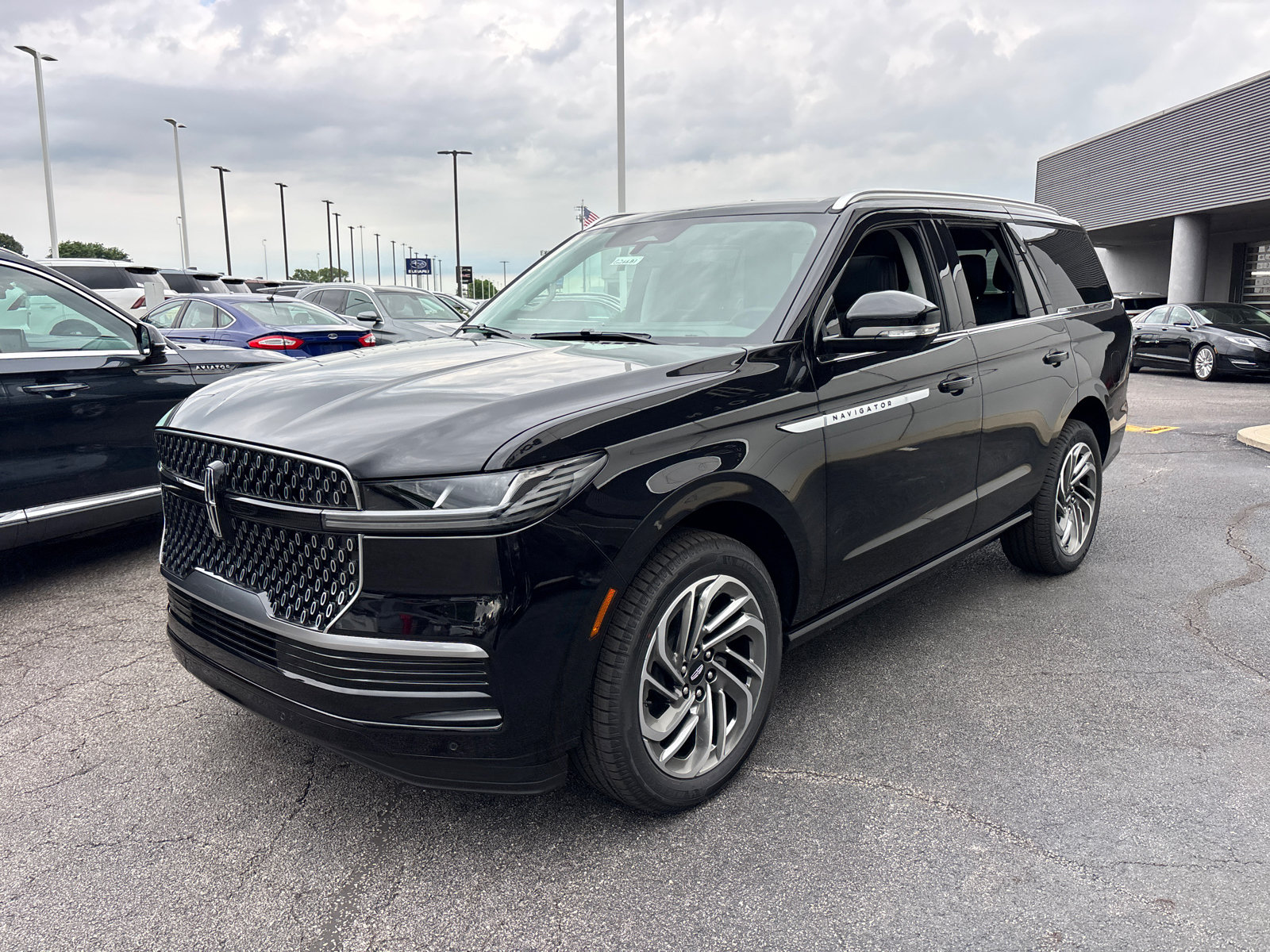 New 2026 Lincoln Navigator Reserve AWD/4WD image 3