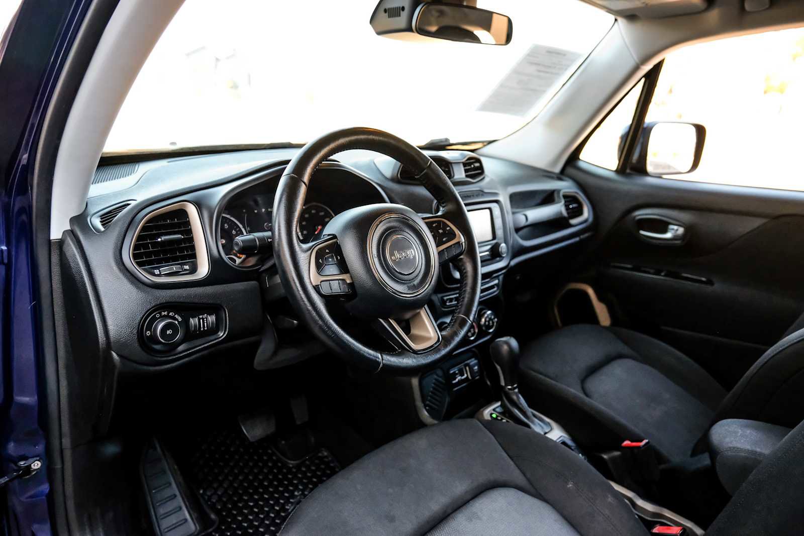 Used 2017 Jeep Renegade Latitude w/ Cold Weather Group image 3