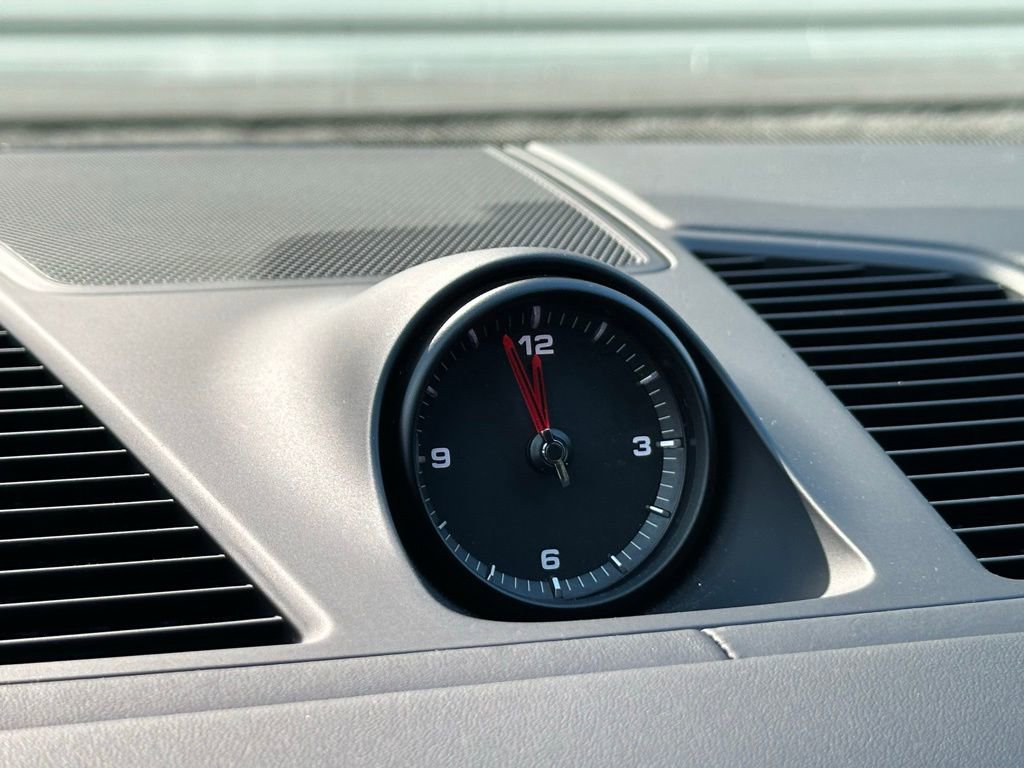 Certified 2023 Porsche Cayenne Platinum Edition image 31