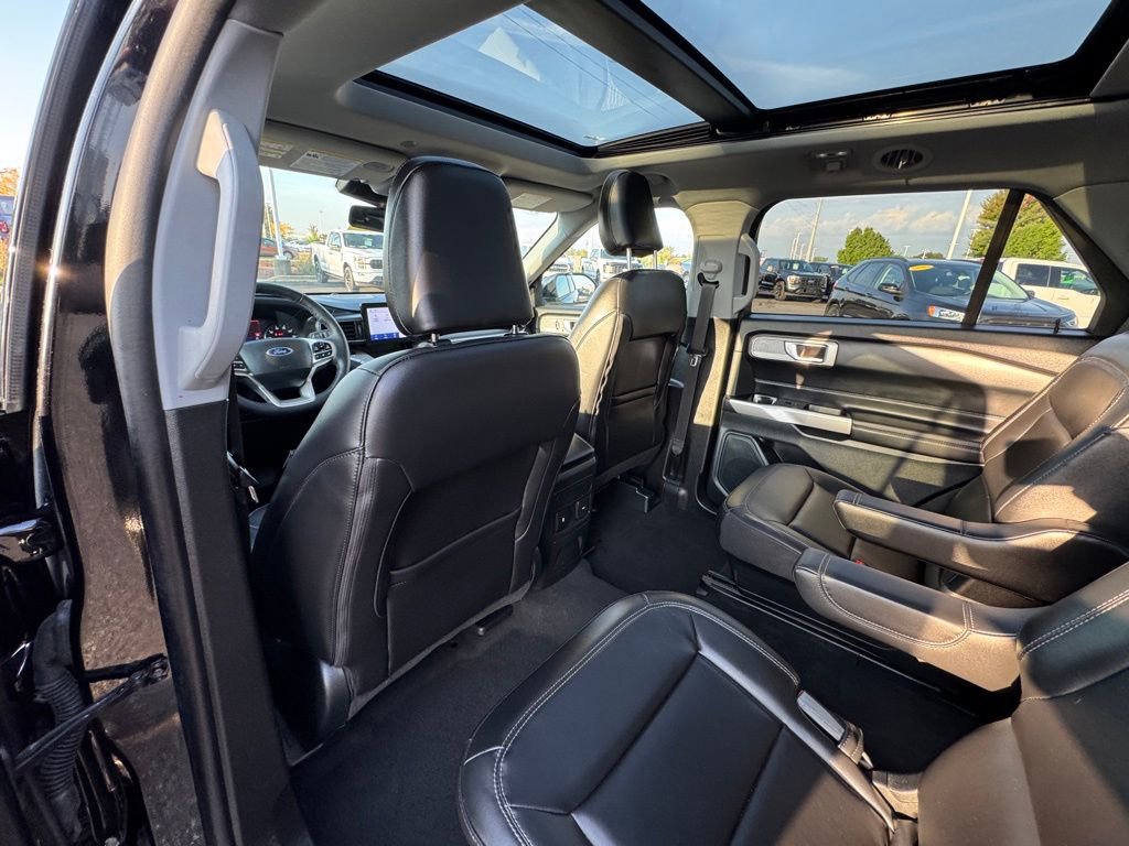Used 2023 Ford Explorer XLT w/ Equipment Group 202A AWD/4WD image 10