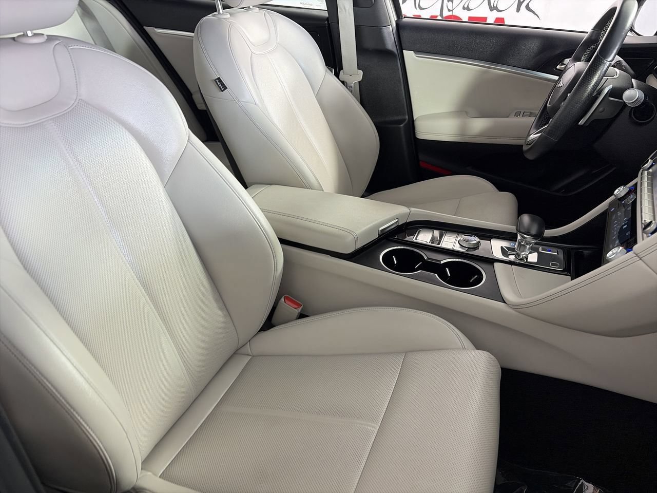 Used 2025 Genesis G70 2.5T AWD/4WD image 25