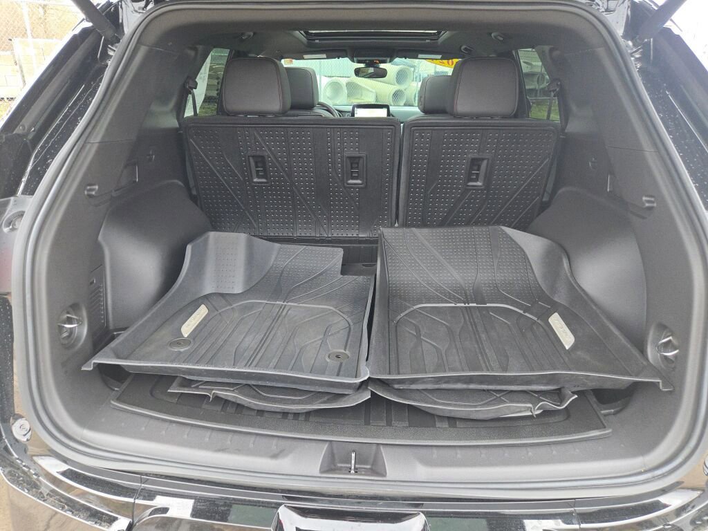 Used 2024 Chevrolet Blazer RS w/ Enhanced Convenience Package FWD image 15