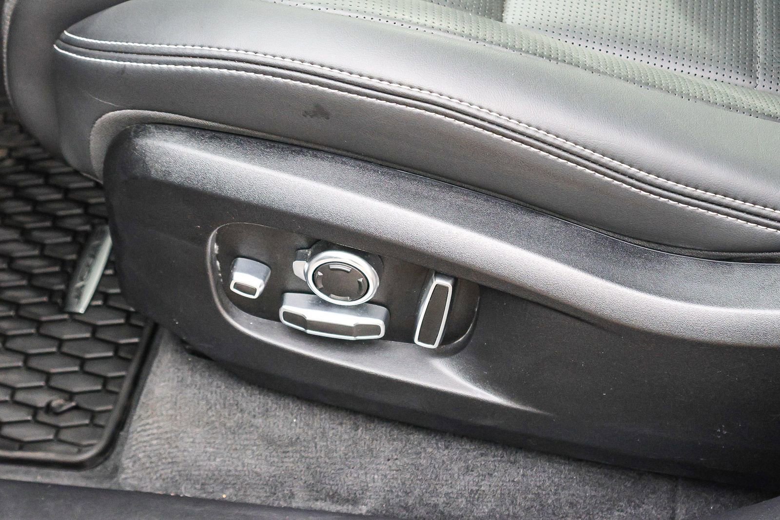 Used 2025 Jaguar F-PACE R-Dynamic S image 31