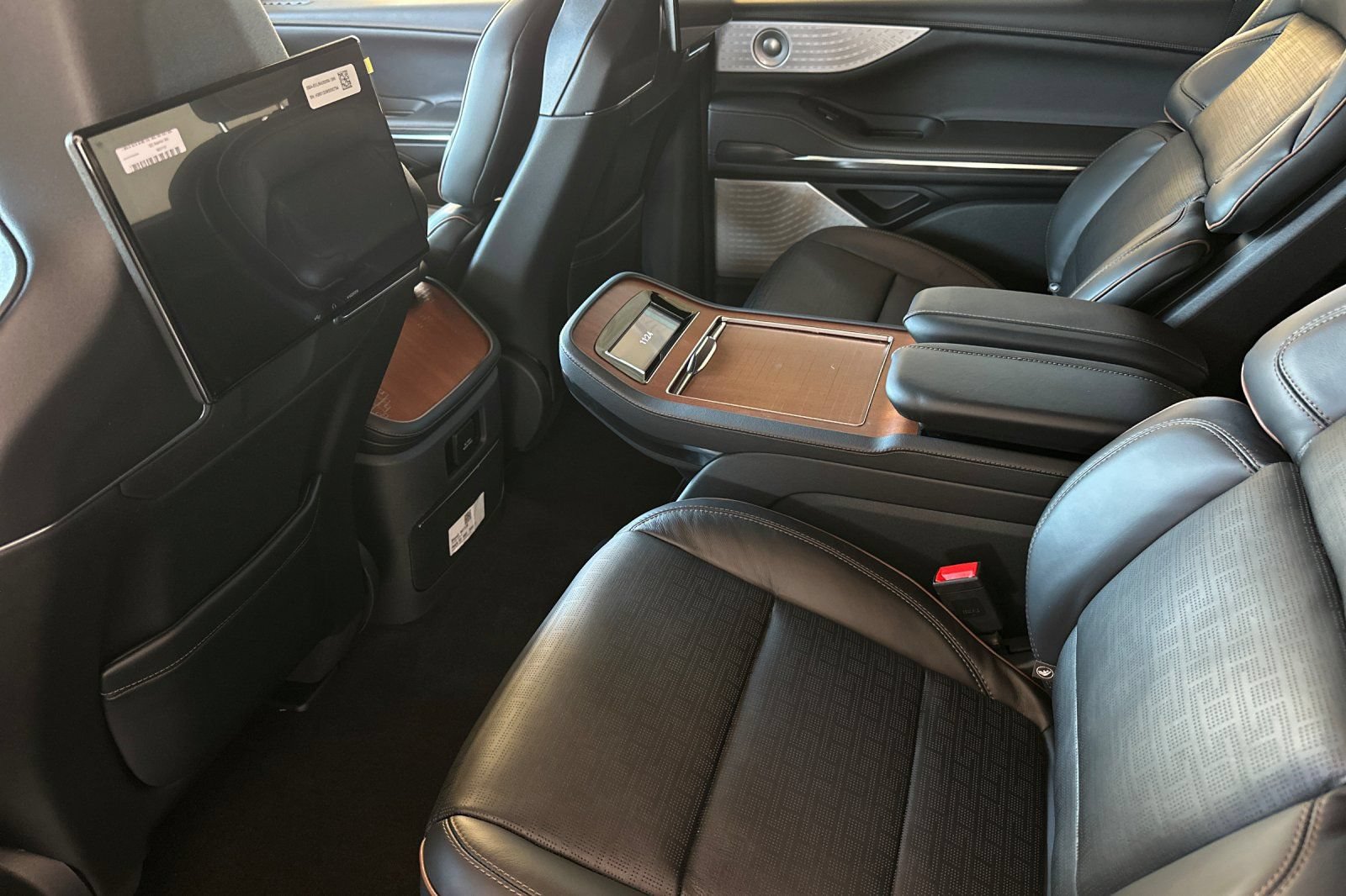 New 2026 Lincoln Navigator L Black Label AWD/4WD image 11