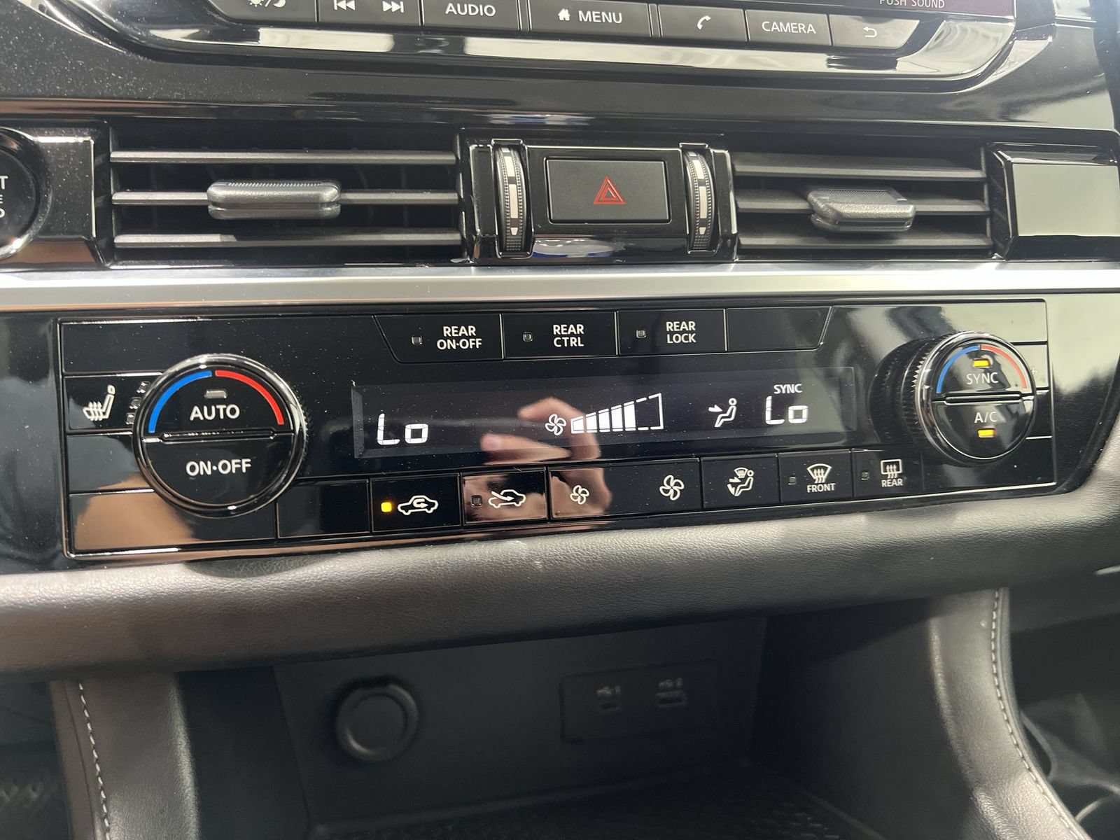 Used 2025 Nissan Pathfinder SV AWD/4WD image 18