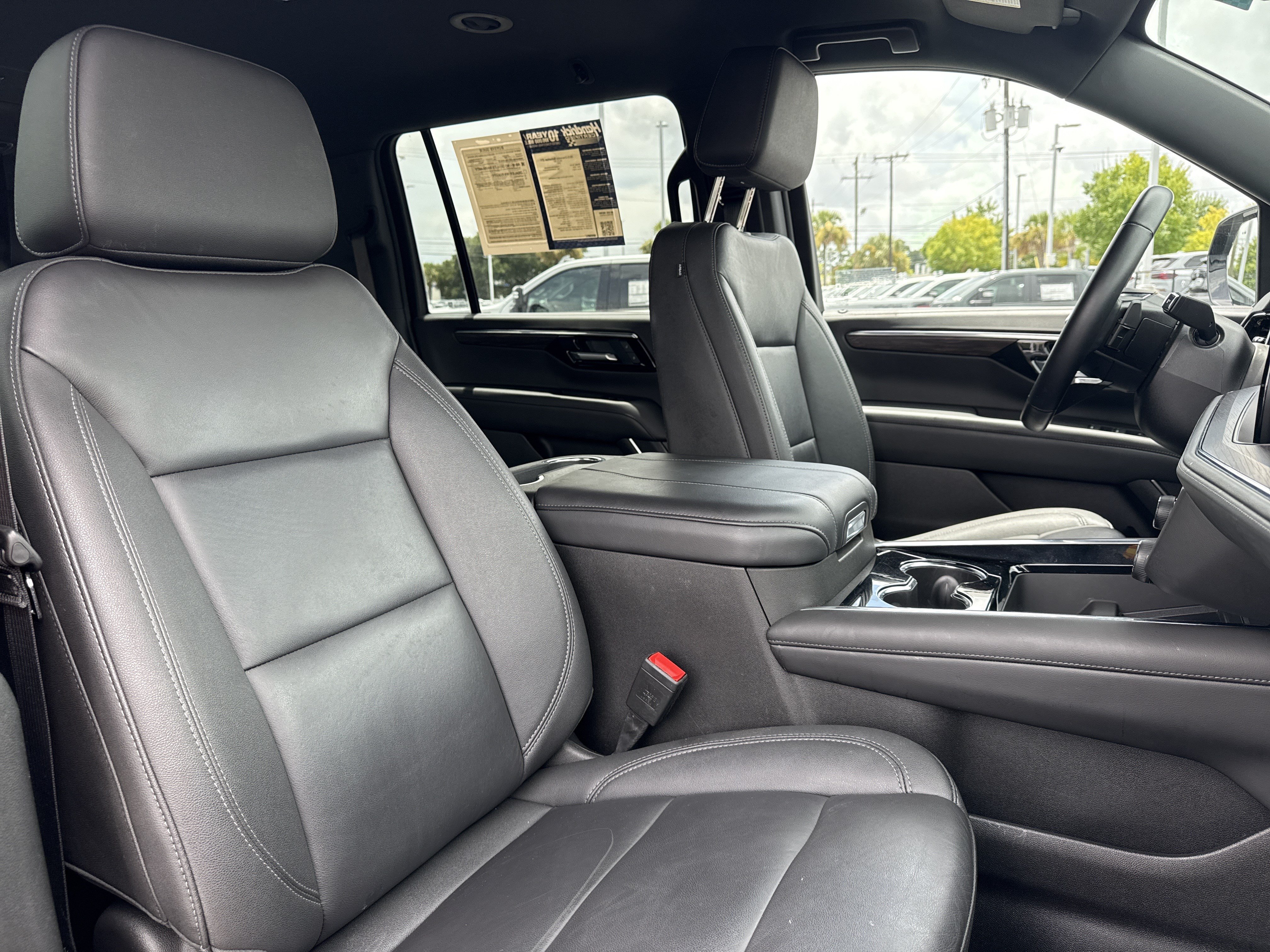 Used 2025 Chevrolet Suburban Z71 AWD/4WD image 19
