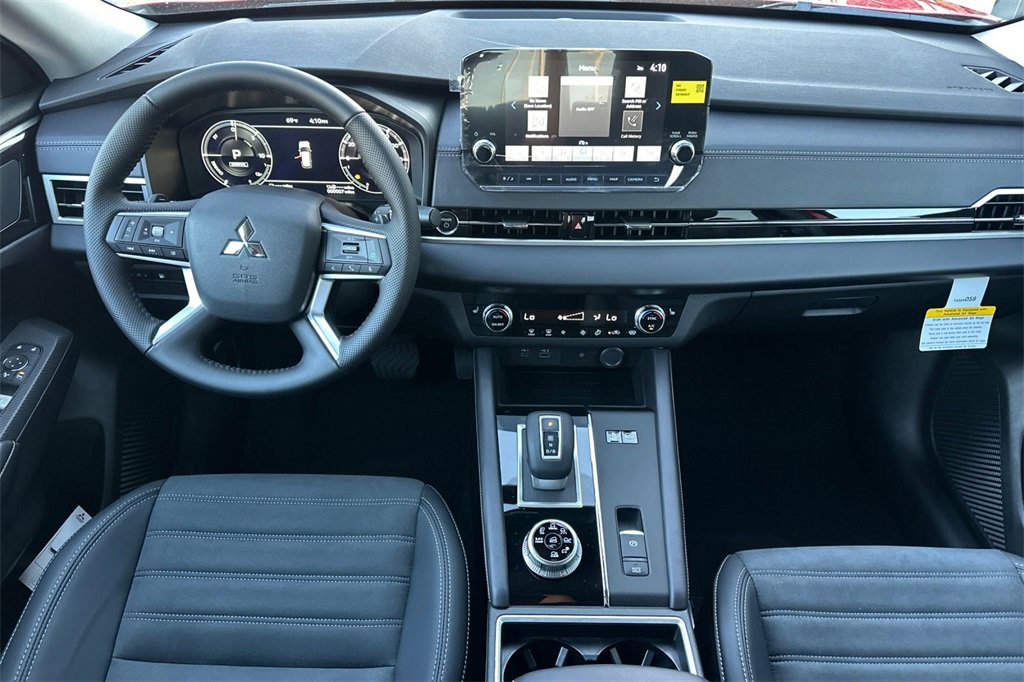 New 2025 Mitsubishi Outlander SE image 14
