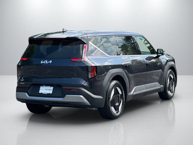 Certified 2026 Kia EV9 Light RWD image 7