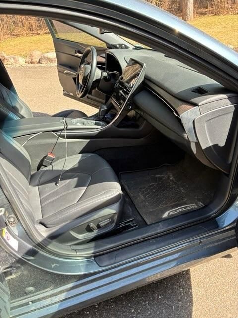 Used 2019 Toyota Avalon XLE w/ Moonroof Package FWD image 10
