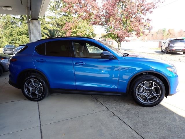 New 2025 Alfa Romeo Stelvio Sprint w/ Convenience Package AWD/4WD image 8