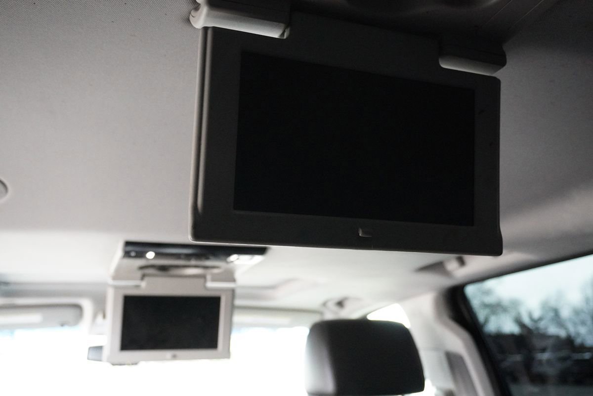 Used 2016 Chevrolet Suburban LTZ image 24