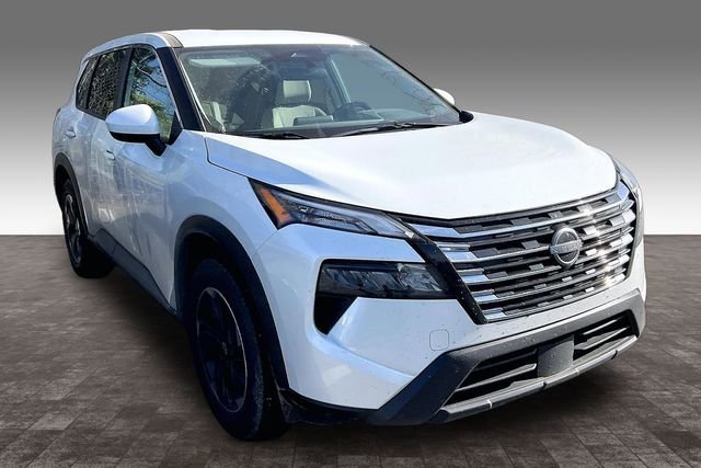 Used 2025 Nissan Rogue SV image 2