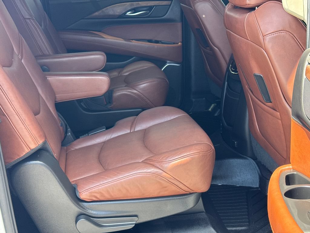 Used 2020 Cadillac Escalade ESV Luxury AWD/4WD image 17