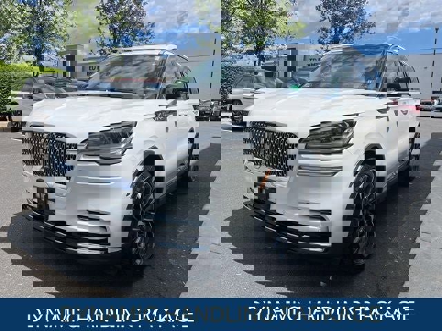Used 2023 Lincoln Aviator Reserve w/ Equipment Group 201A image 3