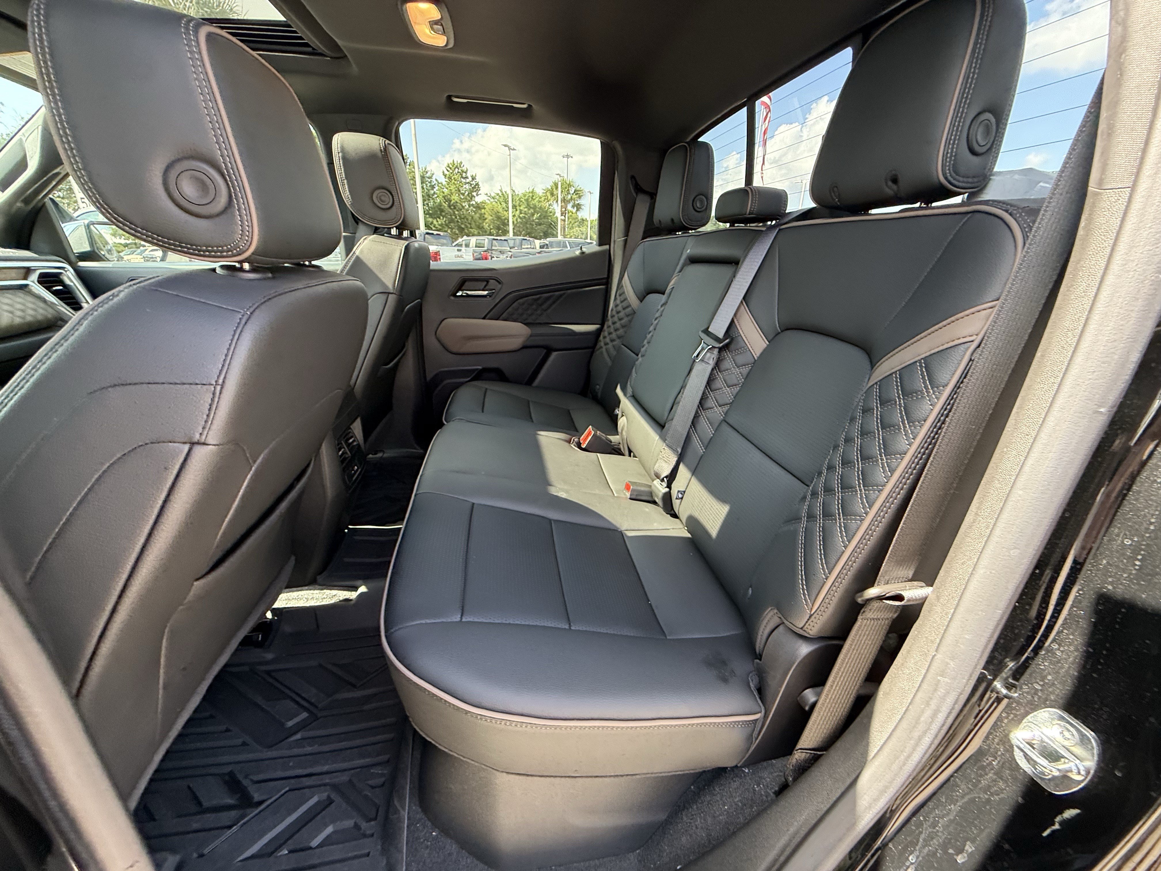 Used 2023 GMC Canyon Denali w/ Denali Black Edition AWD/4WD image 30